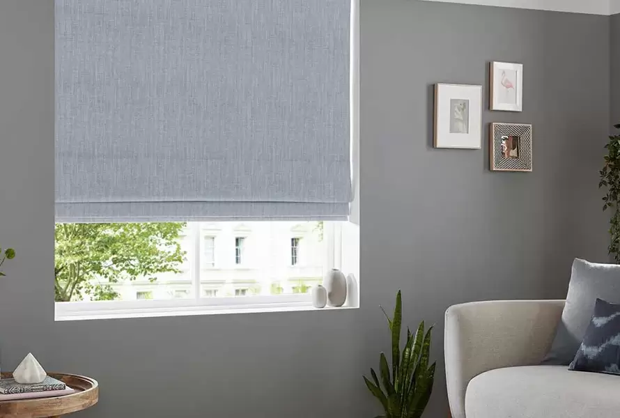 An Ultimate Guide to Roman Blinds vs Roller Blinds